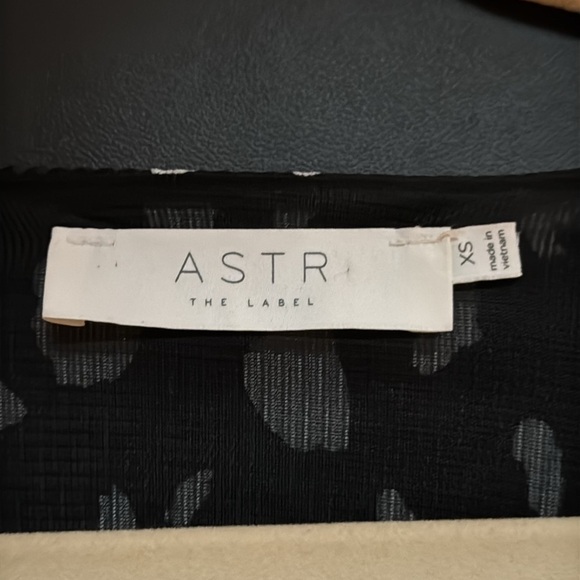 ASTR Wrap Blouse Womens XS Dalmatian Print Ribbed Cropped Mobwife Modern Chic - Picture 7 of 10